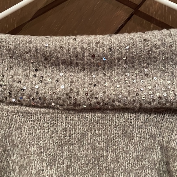 White Black gray sparkly sweater - Picture 6 of 6
